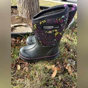 Girl’s colorful floral patterned Bogs rain and snow boots size 13